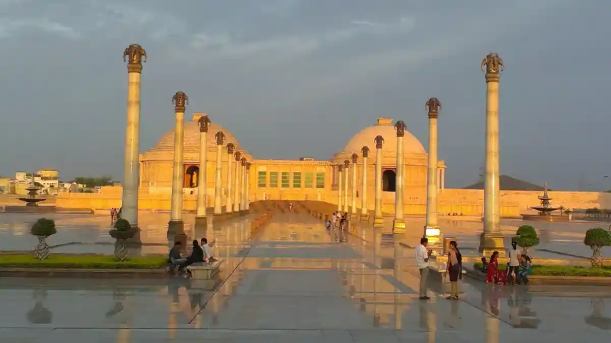 बारिश के मौसम में घूमना पसन्द है तो लखनऊ में करें इन जगहों की करें सैर,